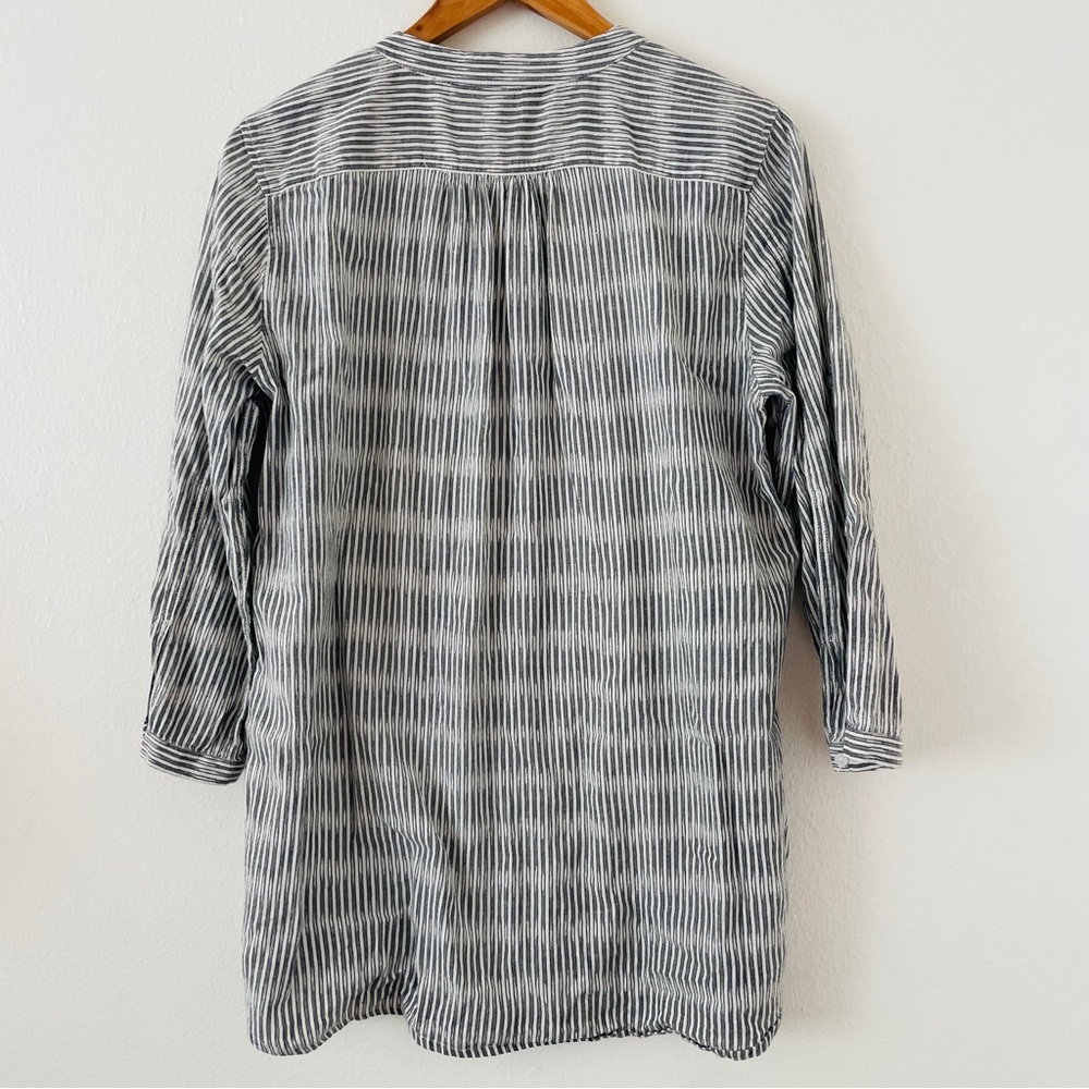 Sundance Gray White Striped Tunic Top - Picture 3 of 5